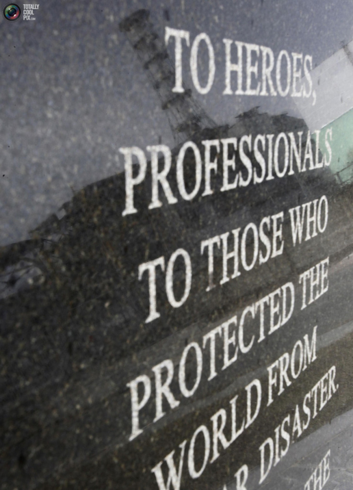 надпись на памятнике героям, которые участвовали в ликвидации аварии на ЧАЭС