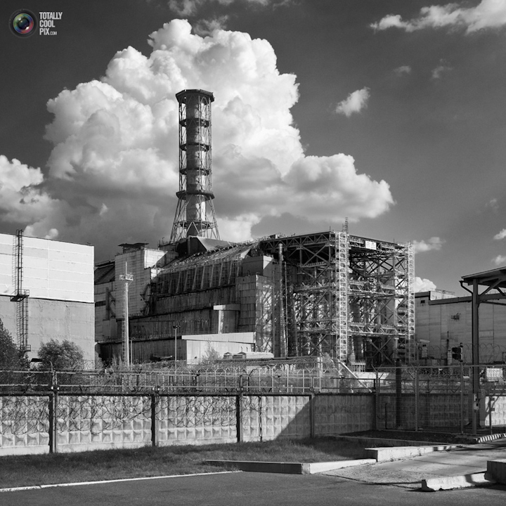 Чернобыльская АЭС, которую закрывают саркофагом