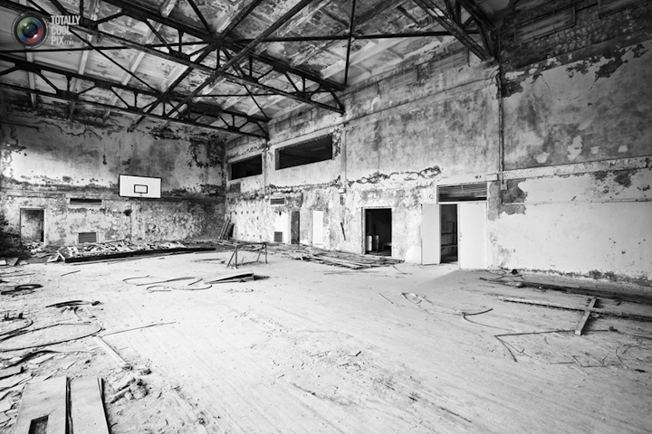 заброшенный старый спортивный зал в Припяти