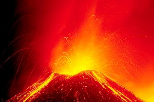 проснулся самый крупный вулкан в Европе Этна