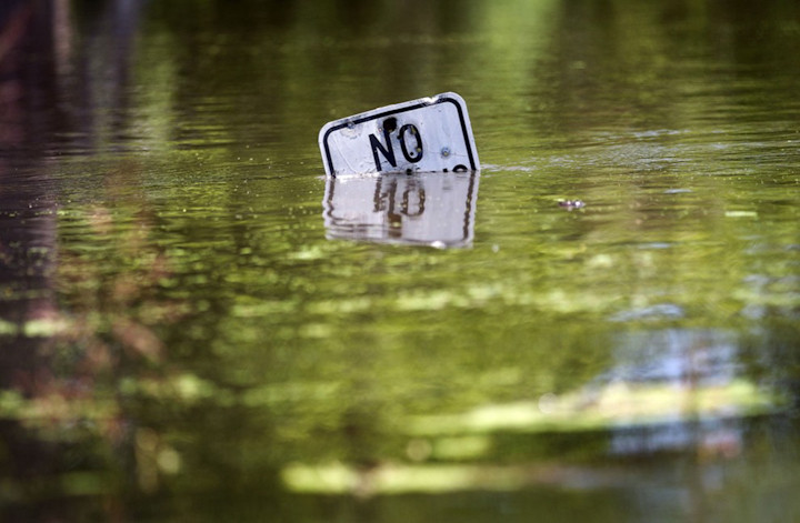 наводнение в США 2011 открытие дамбы последствия разлив реки Миссисипи