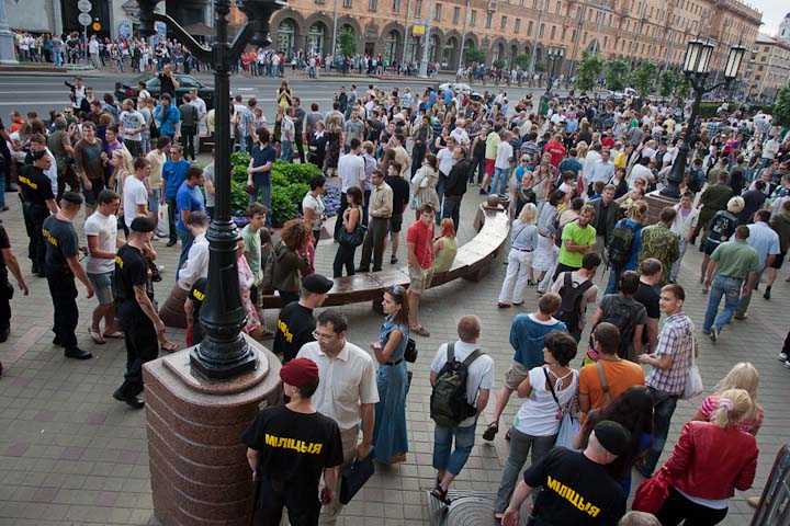 Революция в Белоруссии 2011, акция протеста, милиция, толпа