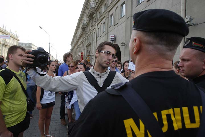 Революция в Белоруссии 2011, акция протеста, милиция, толпа