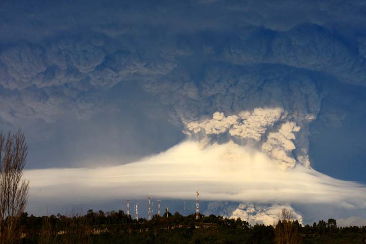 Вулкан Пуйеуэ в Чили. Извержение, последствия 12.06.2011 (фото)