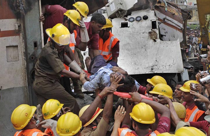 крушение поезда в Индии 2010 год, последствия катастрофы, железнодорожная авария