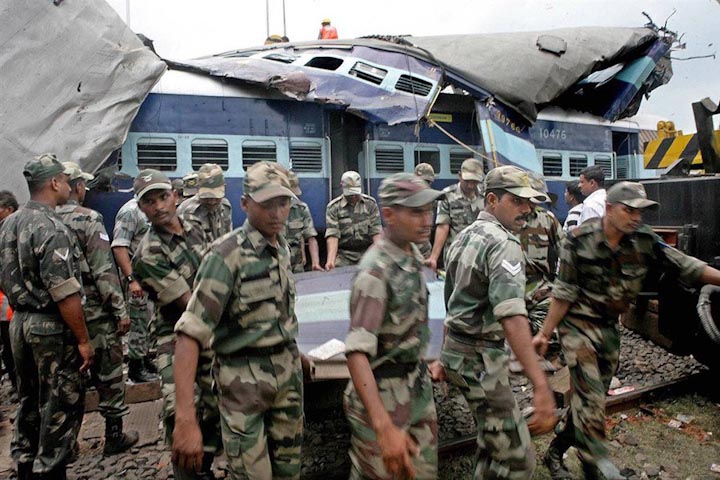 крушение поезда в Индии 2010 год, последствия катастрофы, железнодорожная авария