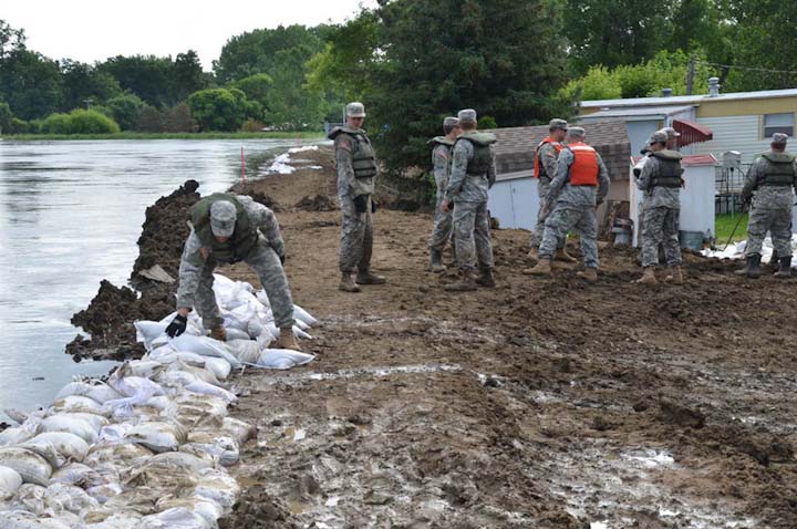наводнение в США, Северная Дакота, 2011, последствия катастрофы, разлив реки Миссури, эвакуация населения, спасательные работы