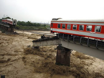 Сколько жизней уже унесло наводнение в Китае 2011 года?