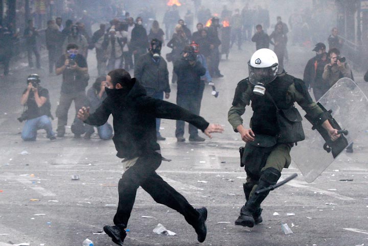 Демонстрации в Греции: война с полицией, октябрь 2011 (фото)