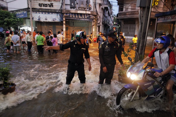Большая вода в Таиланде 2011: наводнение в Таиланде глазами фотокорреспондентов