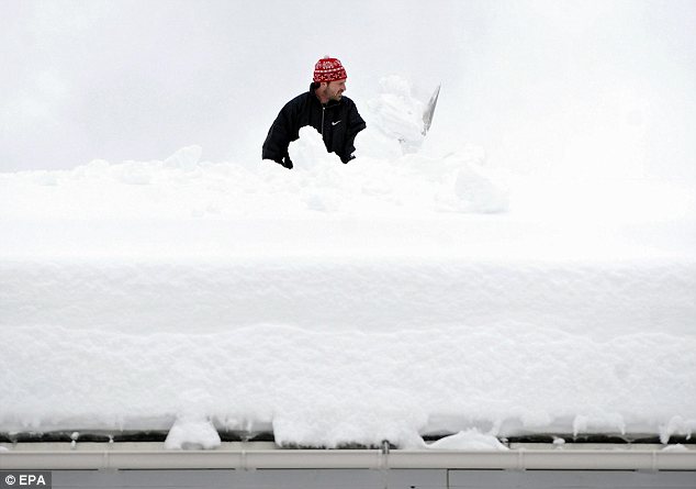последствия снегопадов в Австрии, сложные погодные условия, снег на курортах