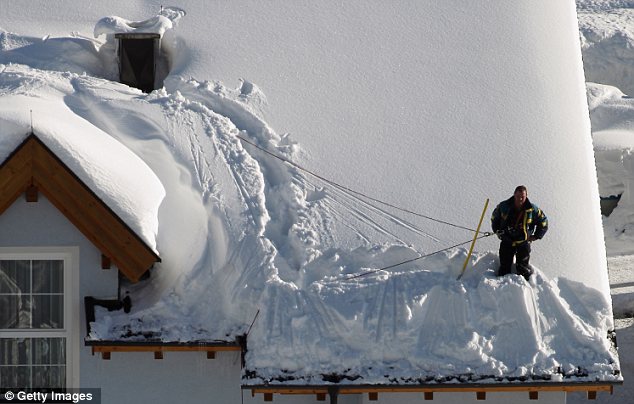 последствия снегопадов в Австрии, сложные погодные условия, снег на курортах
