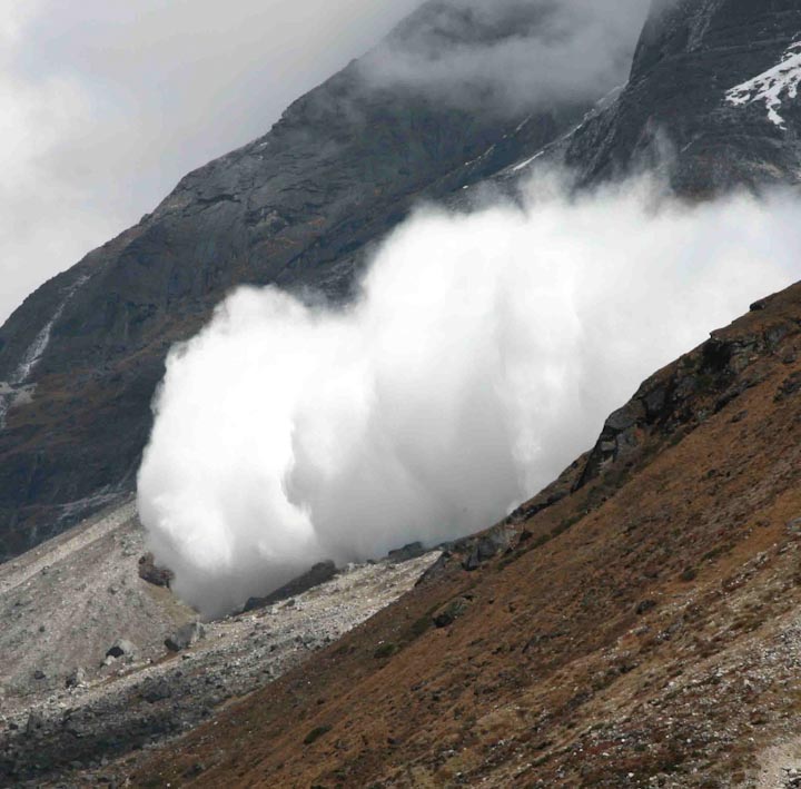 Снежные лавины в Афганистане унесли жизни 30 человек, январь 2012 года