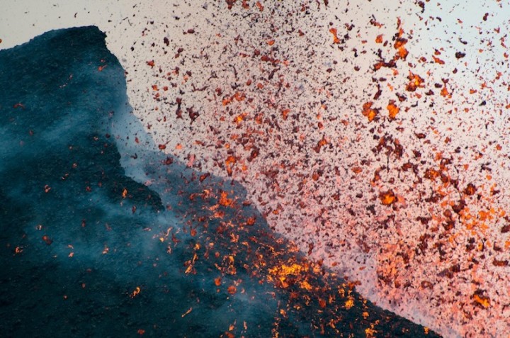 извержение вулкана Ньямурагира в Конго, январь 2012 года