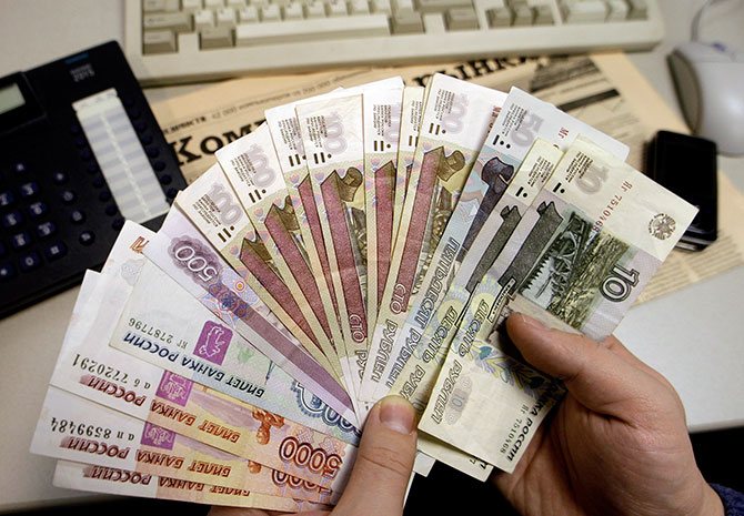 много денег, куча бабла, заработать быстро деньги в интернете, рубли фото