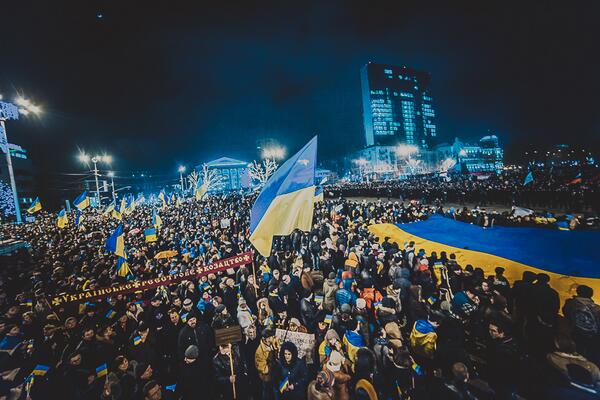 Донецк 5 марта 2014 на площади более 10 тысяч человек