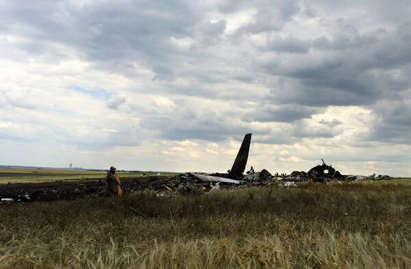 фото сбитого самолета ИЛ-76 в Луганске