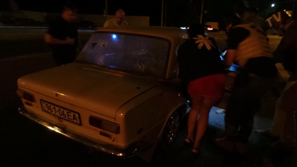 обстрелян автомобиль в Мариуполе