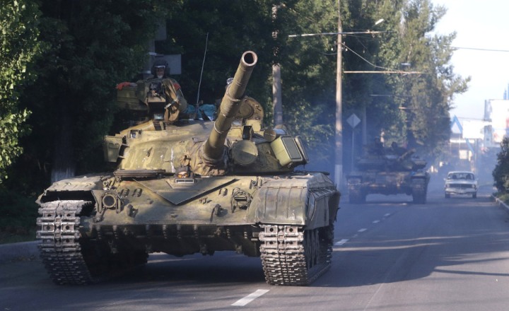 военная техника на Востоке Украины, война против Украины в 2014 году, вторжение на Украину Росии, террористы обстрел жилых районов