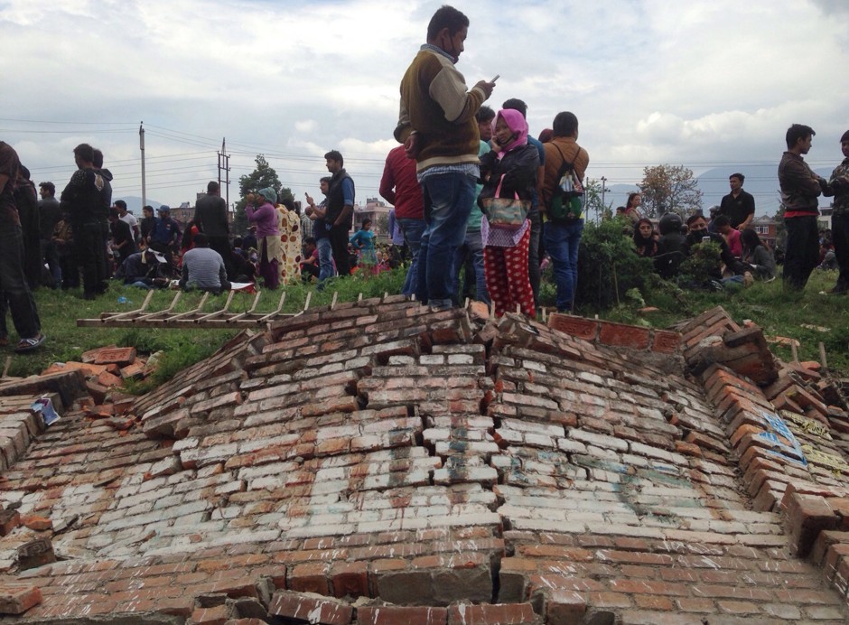 Мощное землетрясение в Непале 25.04.15 (фото, видео)