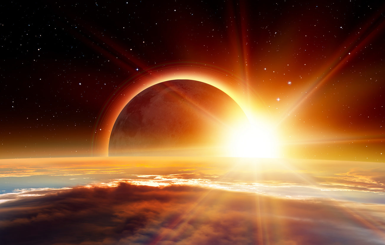Солнце обнимает Землю в космосе и гладит своими лучами поверхность нашей планеты. Это общение приводит к магнитным бурям