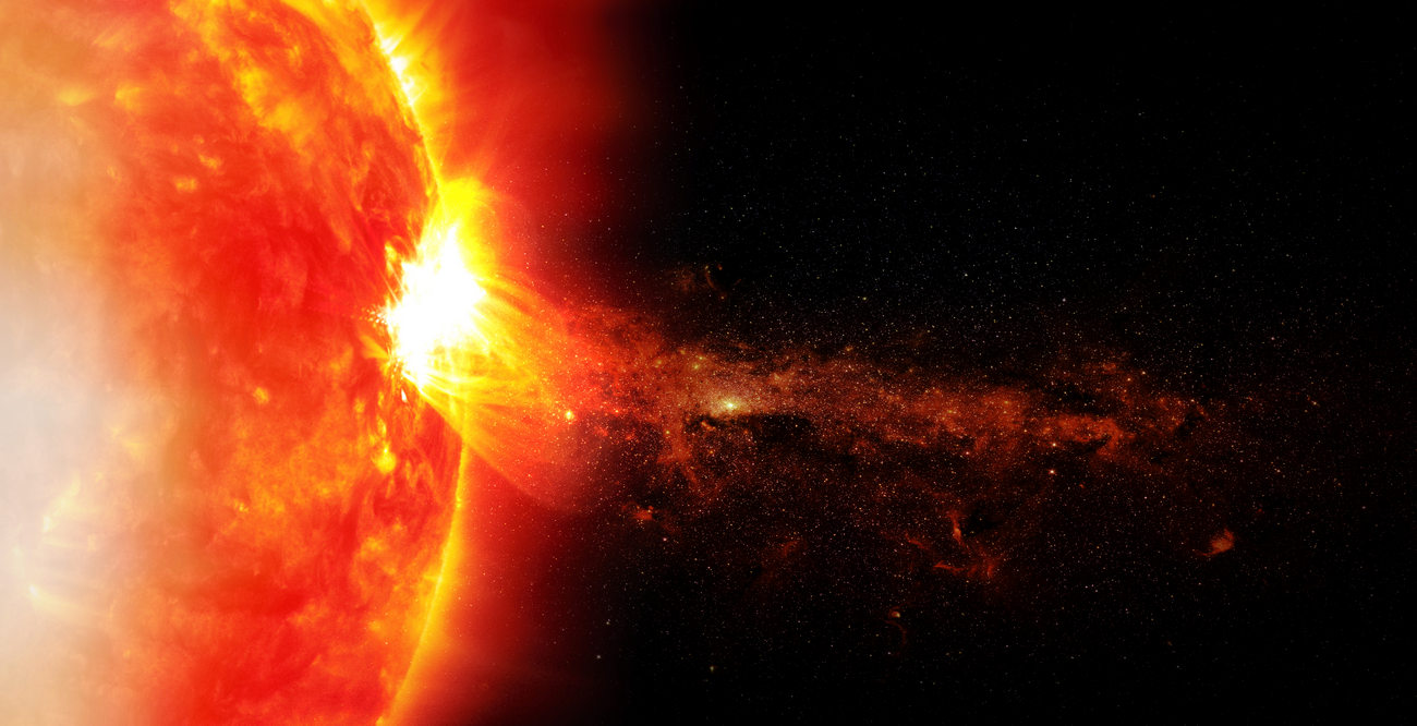 мощный корональный выброс на поверхности Солнца, причина появления магнитных бурь на Земле